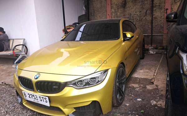 BMW M4 COUPE