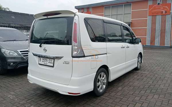 NISSAN SERENA 2.0