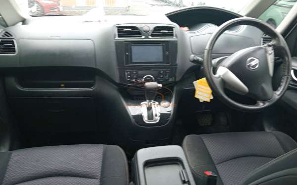 NISSAN SERENA 2.0