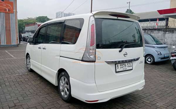 NISSAN SERENA 2.0