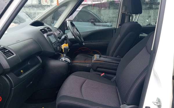 NISSAN SERENA 2.0