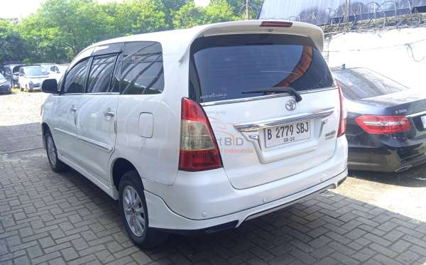 TOYOTA KIJANG INNOVA V