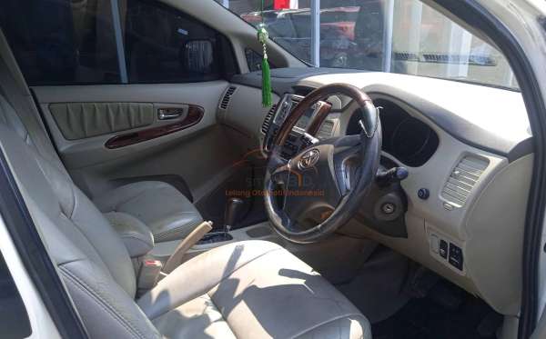 TOYOTA KIJANG INNOVA V