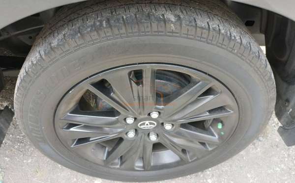 TOYOTA  INNOVA  VENTURER