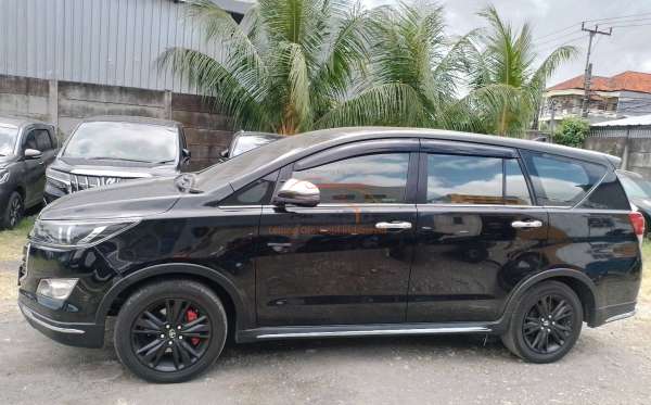 TOYOTA  INNOVA  VENTURER