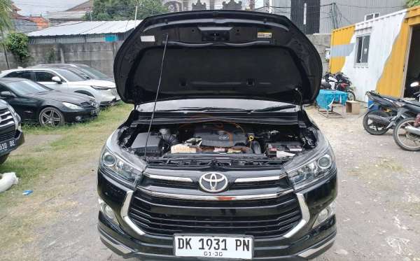 TOYOTA  INNOVA  VENTURER