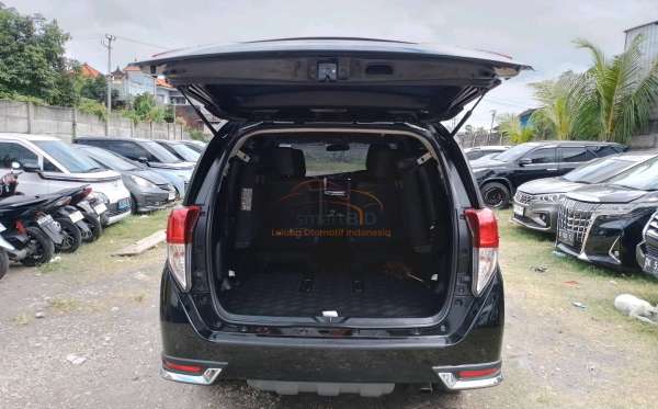 TOYOTA  INNOVA  VENTURER