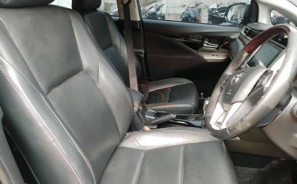 TOYOTA  INNOVA  VENTURER