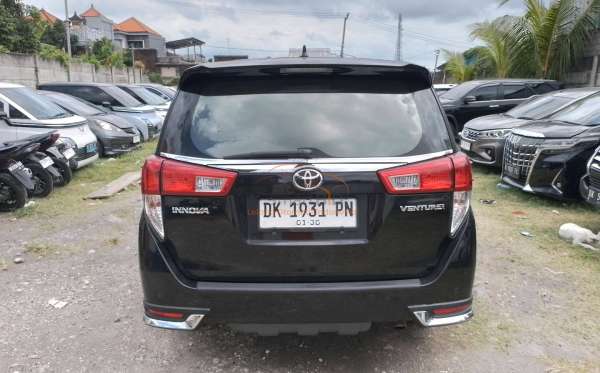 TOYOTA  INNOVA  VENTURER