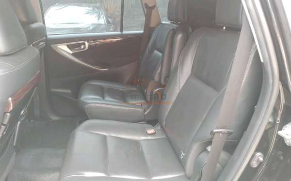 TOYOTA  INNOVA  VENTURER