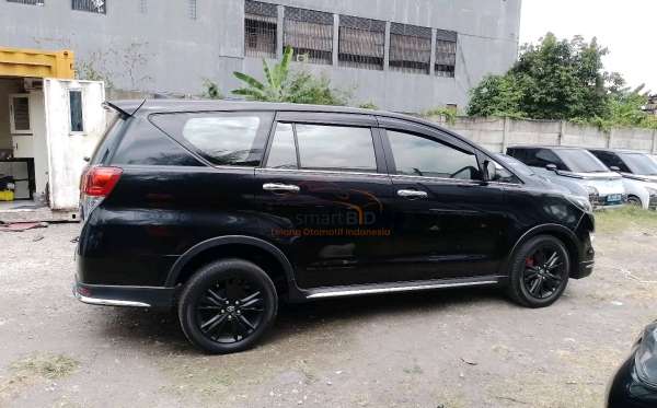 TOYOTA  INNOVA  VENTURER