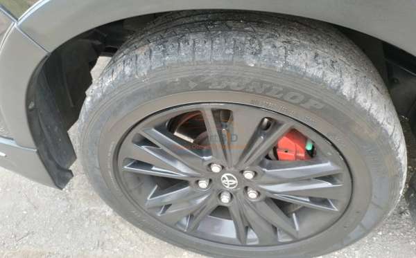 TOYOTA  INNOVA  VENTURER