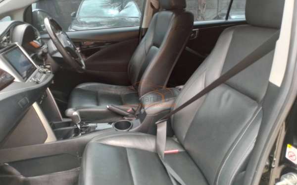 TOYOTA  INNOVA  VENTURER