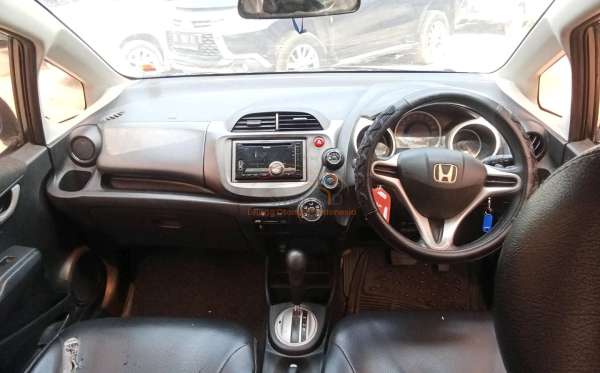 HONDA JAZZ GE8 1.5 E