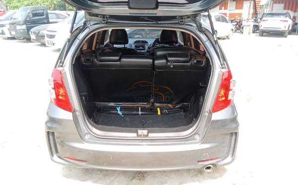 HONDA JAZZ GE8 1.5 E