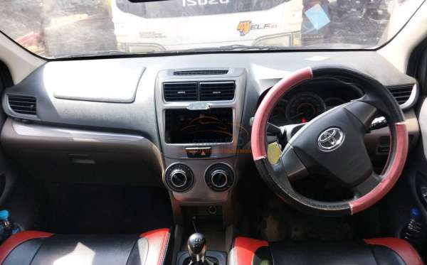 TOYOTA AVANZA