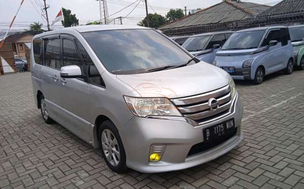 NISSAN SERENA HIGHWAY STAR