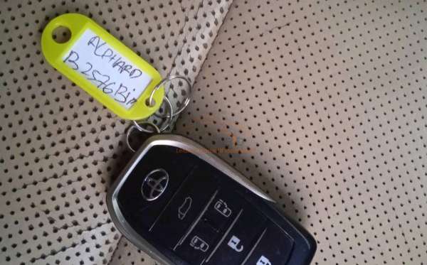 TOYOTA ALPHARD 2.5 G