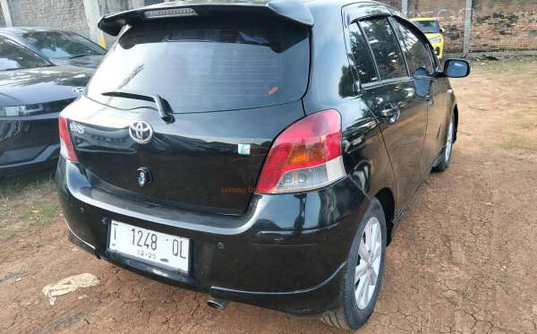 TOYOTA YARIS E