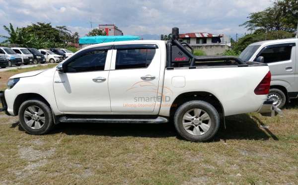 TOYOTA HILUX 2.4G DC 4X4