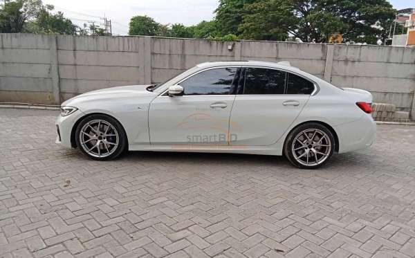 BMW 330i CKD