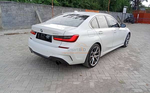 BMW 330i CKD