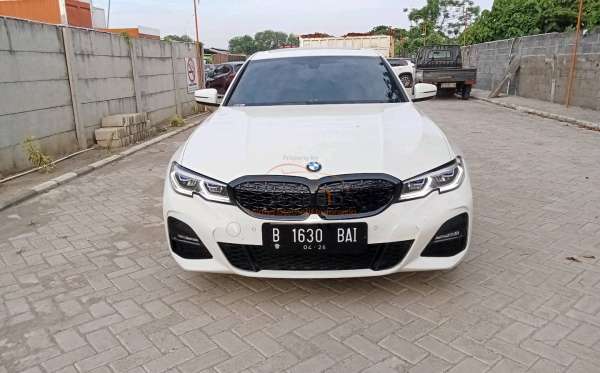 BMW 330i CKD
