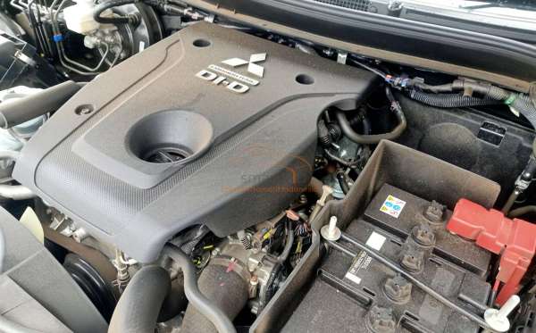 MITSUBISHI PAJERO SPORT DAKAR U-L 4X4