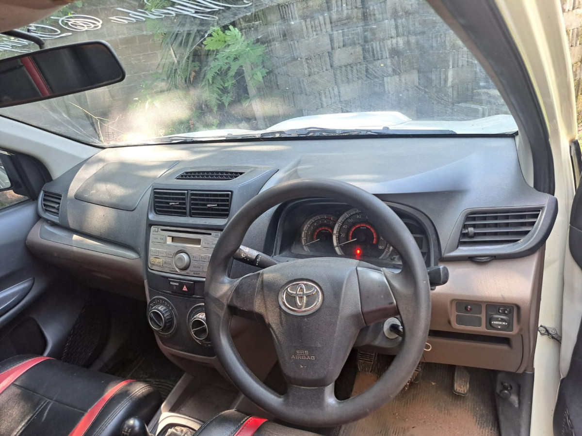 TOYOTA  AVANZA  1.3 E