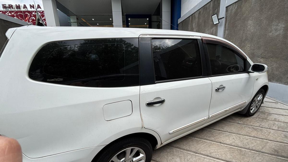NISSAN GRAND LIVINA XV
