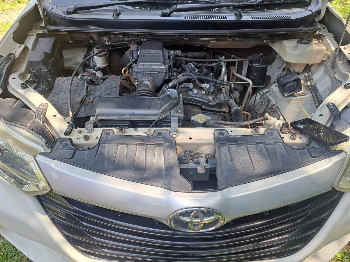 TOYOTA  AVANZA  1.3 E