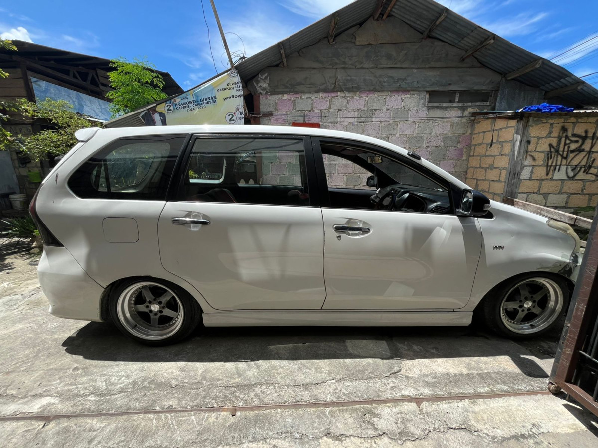 TOYOTA AVANZA VELOZ