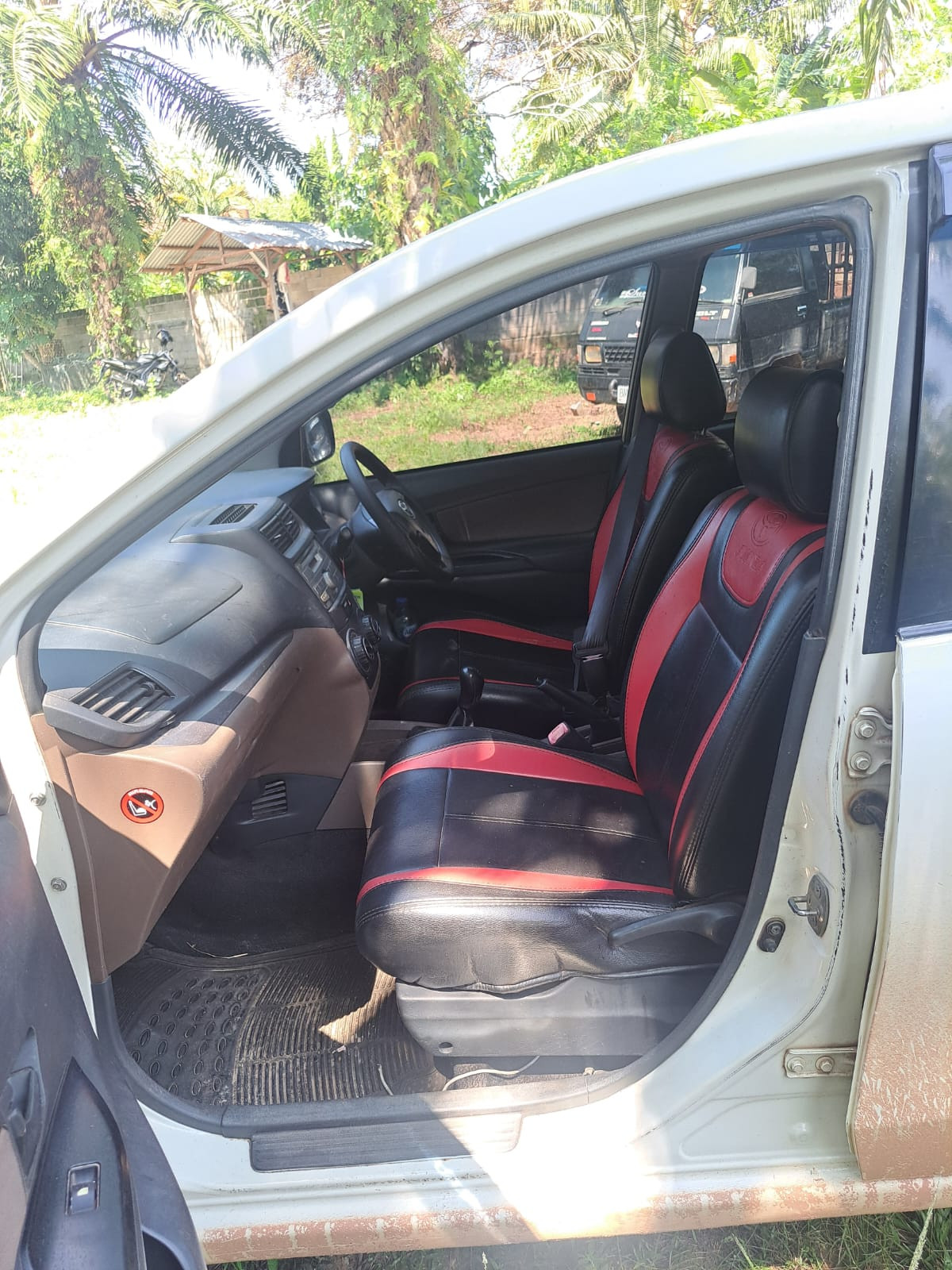 TOYOTA  AVANZA  1.3 E