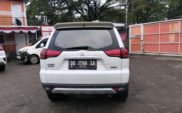 MITSUBISHI PAJERO SPORT 2.5 HP-E (4X2)