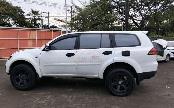 MITSUBISHI PAJERO SPORT 2.5 HP-E (4X2)