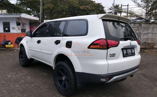 MITSUBISHI PAJERO SPORT 2.5 HP-E (4X2)