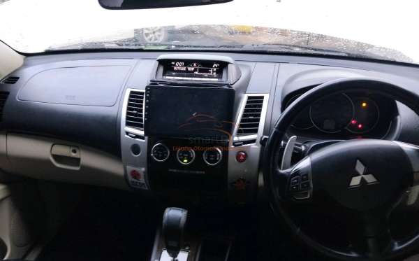 MITSUBISHI PAJERO SPORT 2.5 HP-E (4X2)