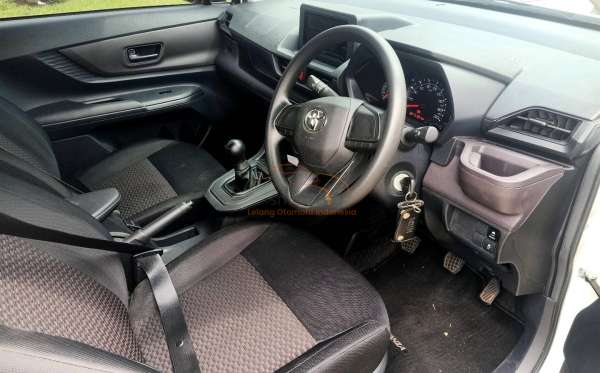 TOYOTA AVANZA 1.3 E