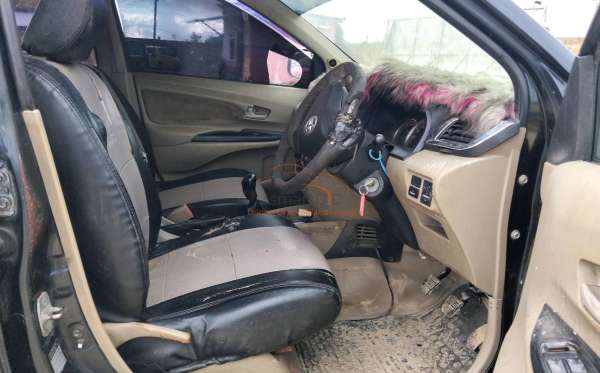TOYOTA  AVANZA  G