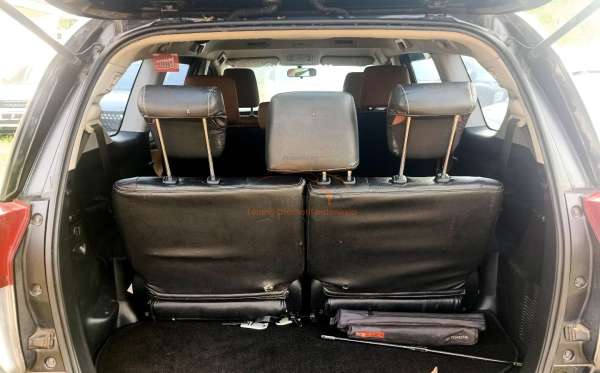 TOYOTA INNOVA 2.4 G