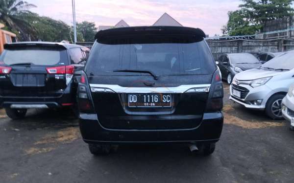 TOYOTA INNOVA E