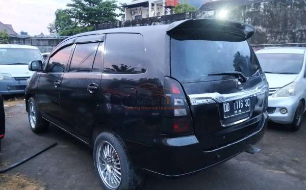 TOYOTA INNOVA E
