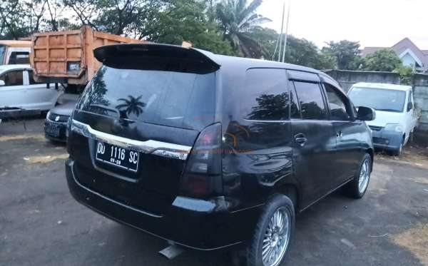 TOYOTA INNOVA E