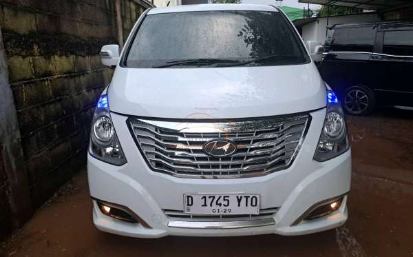 HYUNDAI H-1 2.5 AT