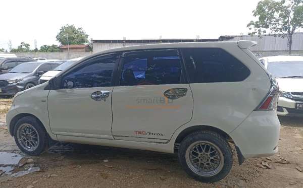 TOYOTA AVANZA