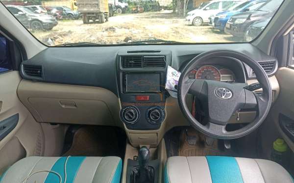 TOYOTA AVANZA