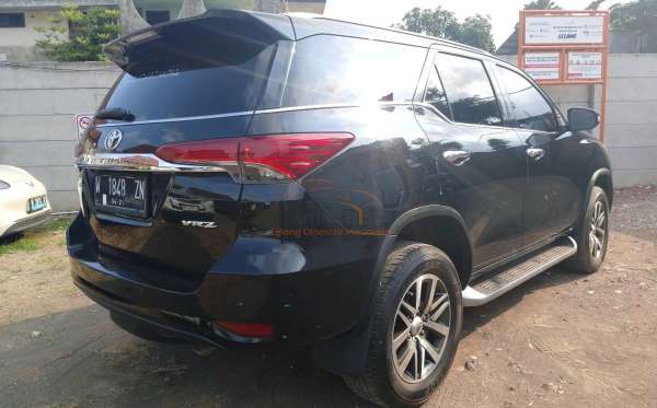 TOYOTA  FORTUNER  2.4 VRZ