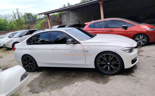 BMW 320I CKD AT