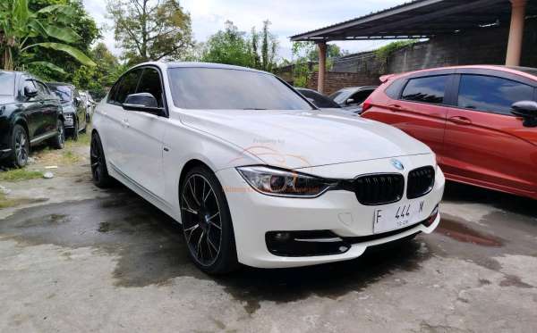 BMW 320I CKD AT
