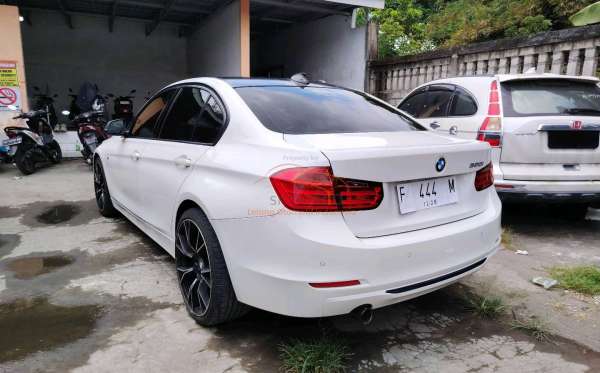BMW 320I CKD AT